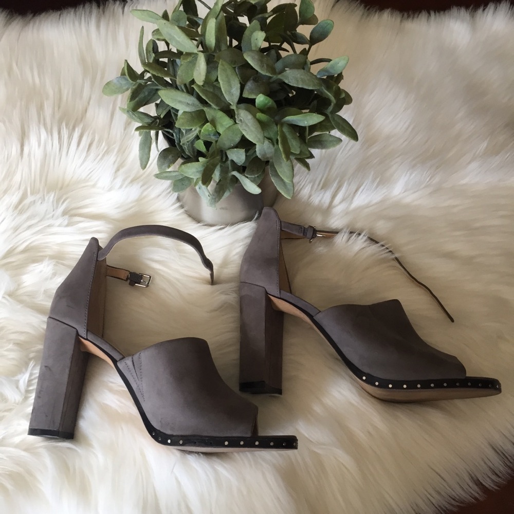 Vince Camuto Open Toed Grey Heels Sz 8.5